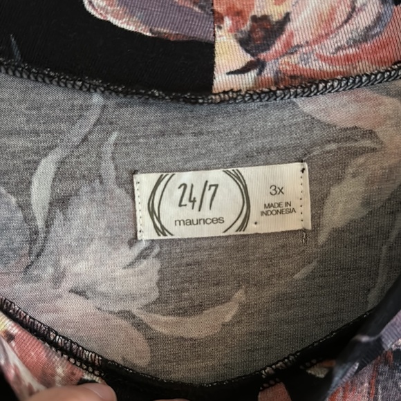 Maurice’s sleeveless dress. Lays really nice on! Beautiful flowers. Size 3X. - Picture 7 of 8